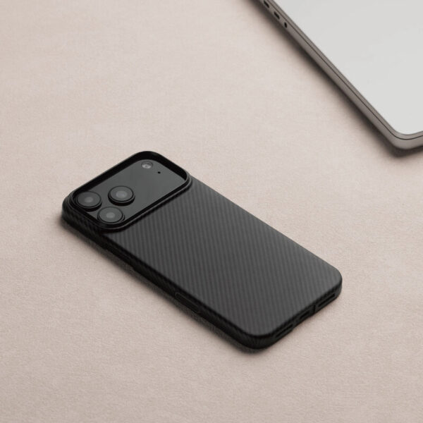 iPhone 17 Ultra-Slim 航太纖維手機殼