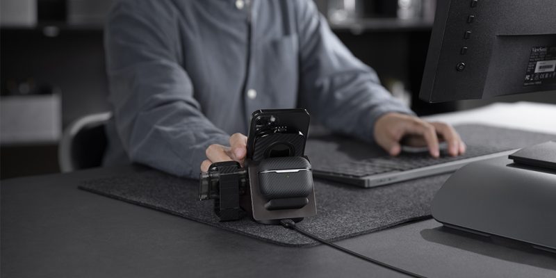 可充電AIRPODS、IPHONE、APPLEWATCH，並且座充可變成抽取式行動電源